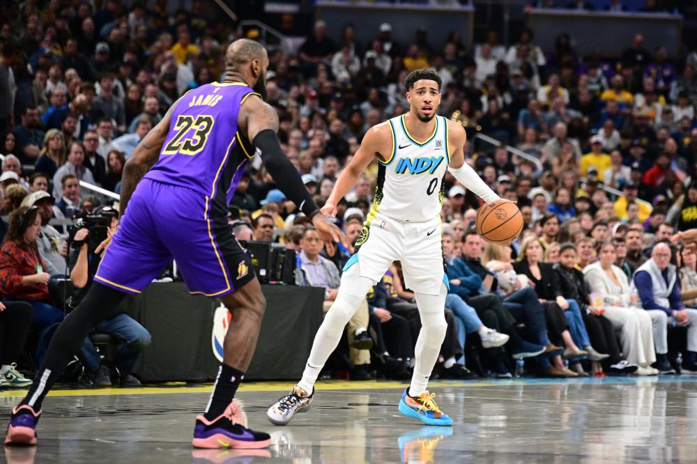 破造就了她 破造就了她