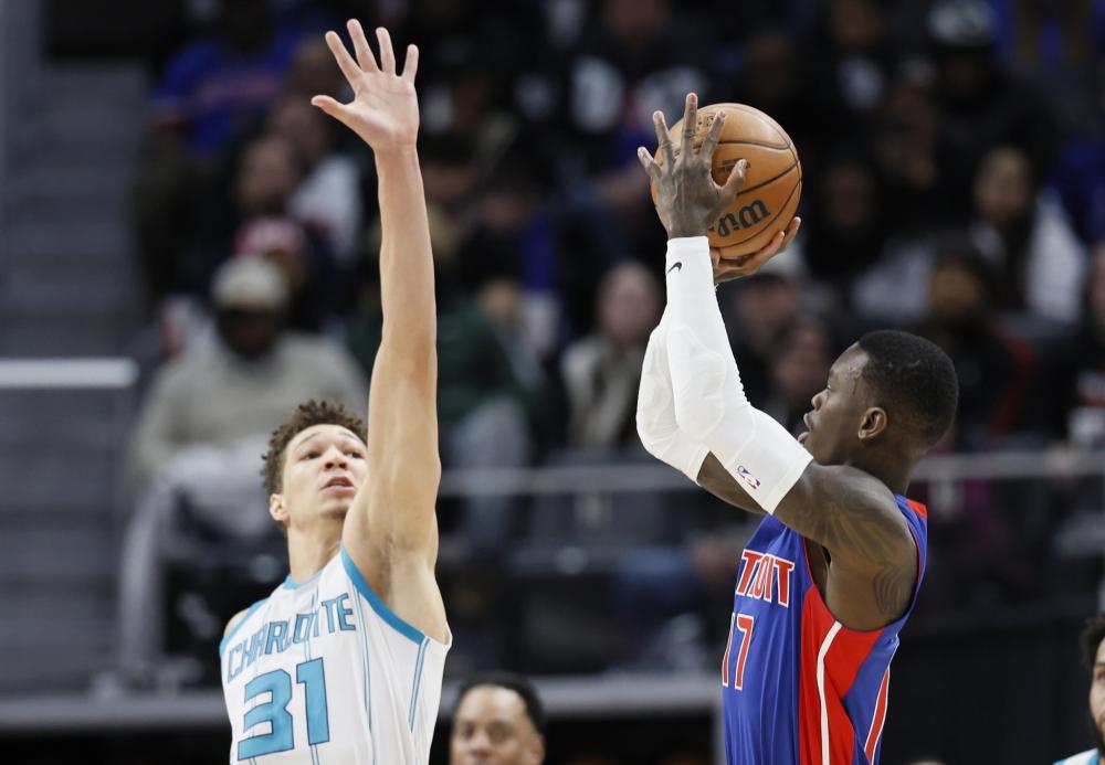 球迷翘首以 球迷翘首以