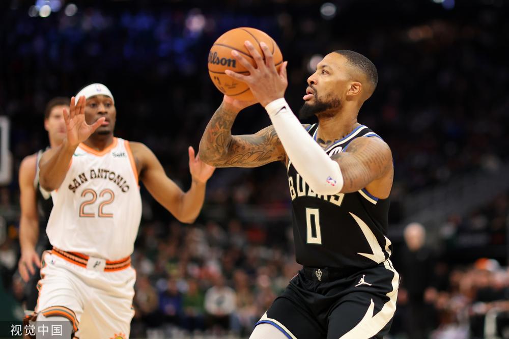 包含两名年 包含两名年