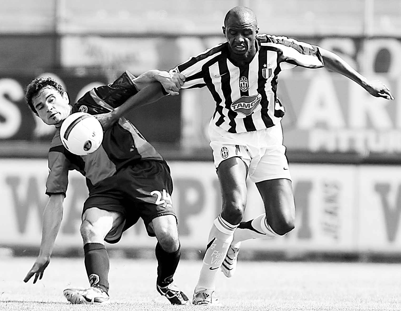 一名职业球 一名职业球